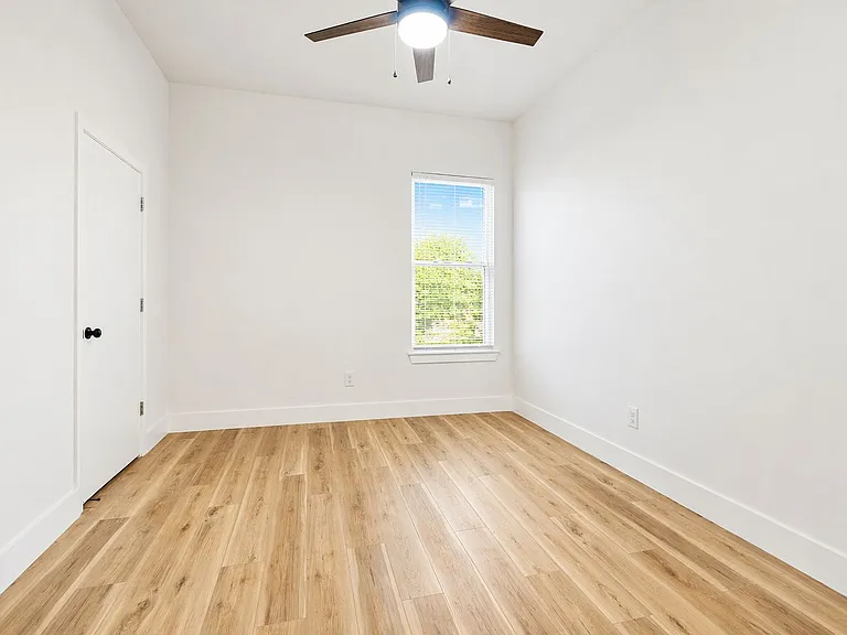 1595 Court Ave #201 — Photo 3