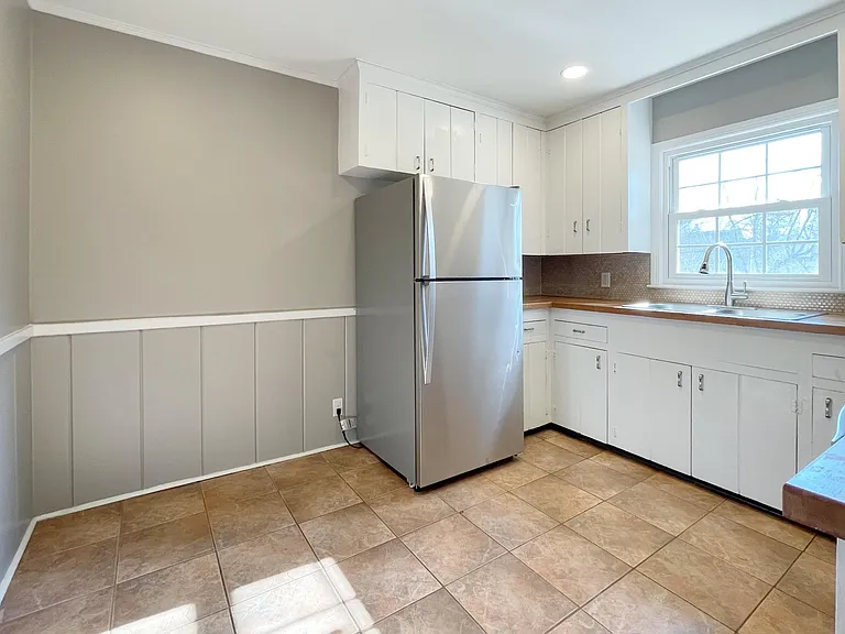 2217 W 72nd Ter — Photo 11