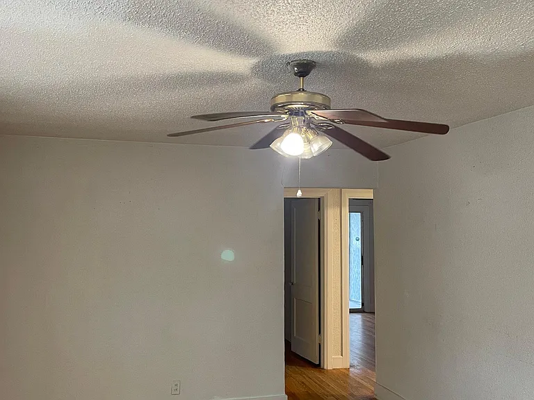 2312 Moss St — Photo 10