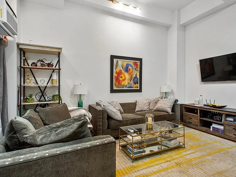 350 E 62nd St #1 — Photo 3