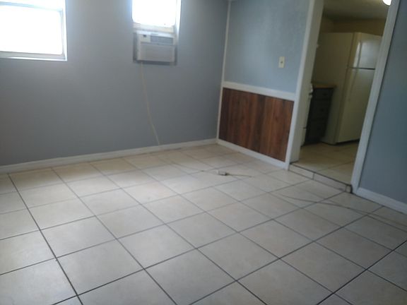 2nd image of 3-1813 Cadillac Cir #3