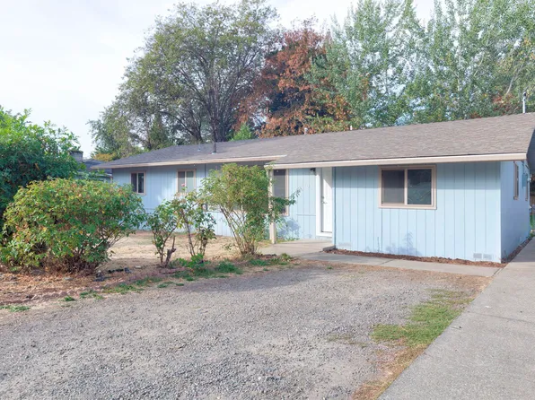 1320 SE Elm Ln, Grants Pass, OR 97526