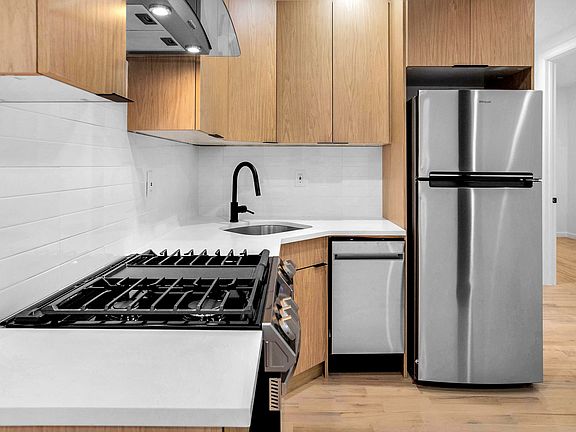 3rd image of 309 W 99th St APT 8B