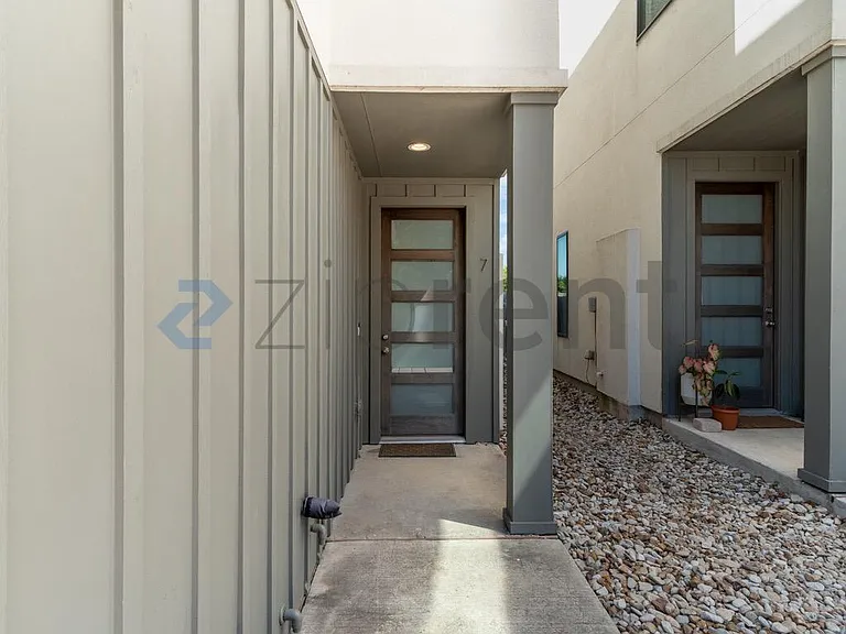 6409 Berkman Dr #7 — Photo 1