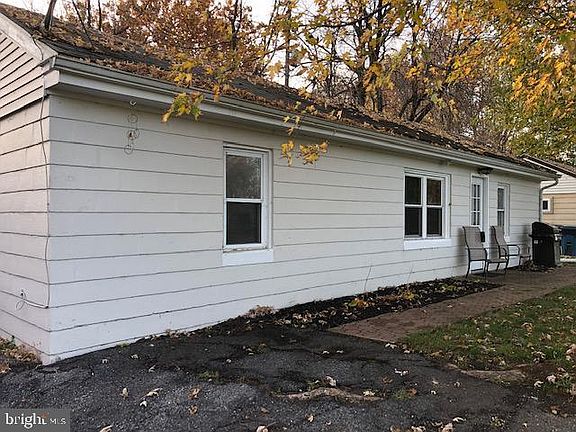 3rd image of 602 Canal Rd