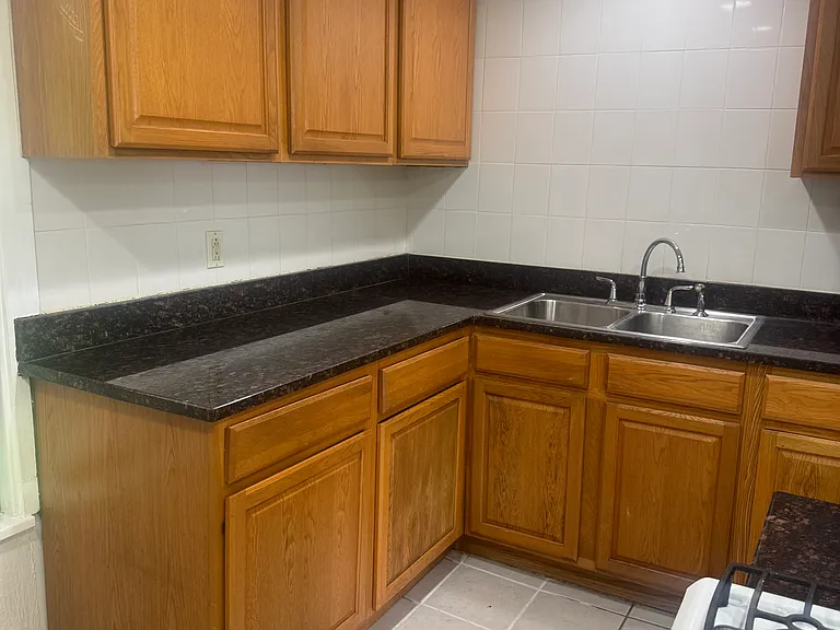 926 High St — Photo 2