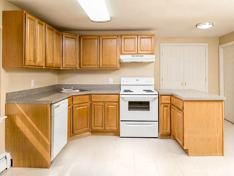 18 Regency Manor Dr — Photo 12