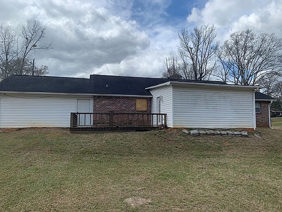 4th image of 2721 Woodland Dr