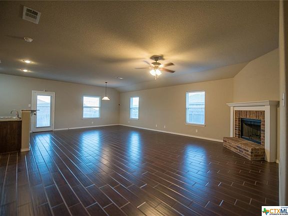 3rd image of 3101 Briscoe Dr