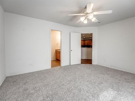 4th image of 1008 N Gale Ave