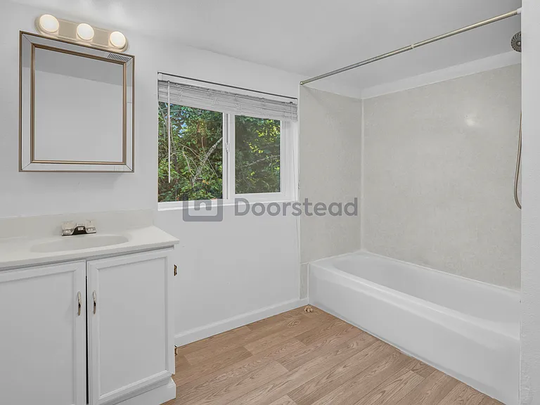 5536 38th Ave NE — Photo 31