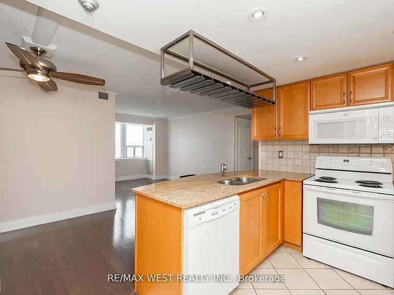2737 Keele St #817 — Photo 5