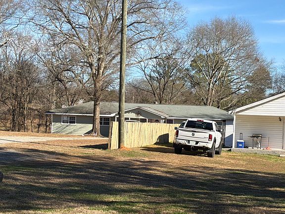 2nd image of 192 Cardinal Blvd SE