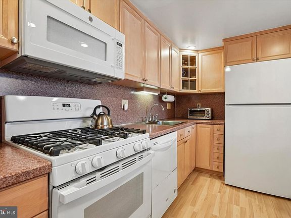 3rd image of 309 Florence Ave #303