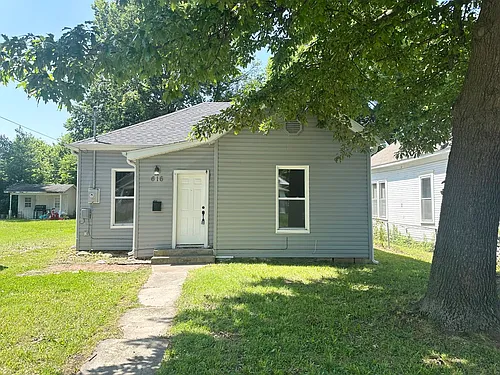 616 W Webster St Photo 1