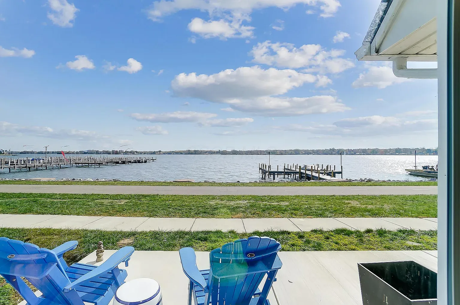 2 bed, 1.5 bath, 1500 sqft, $2,500 — Photo 2