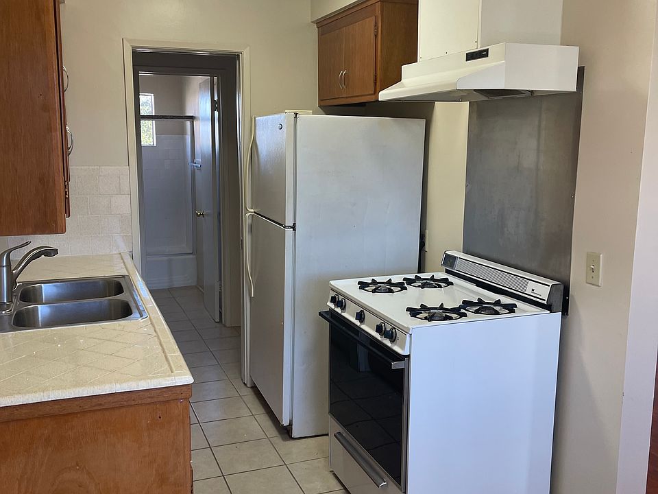 2nd image of 15 E Los Higos St #C