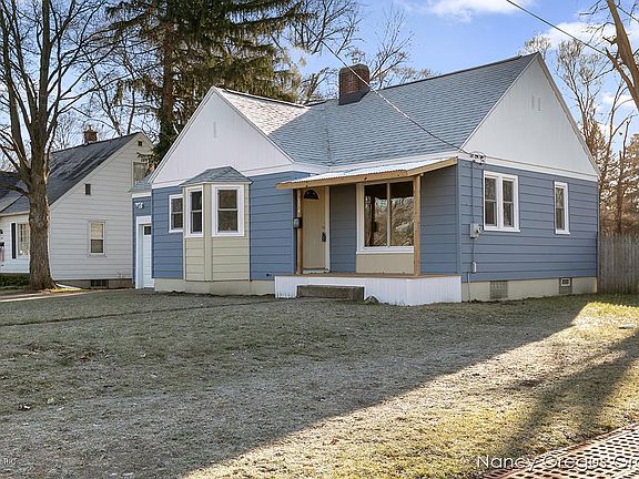 3rd image of 134 Farnham St SE