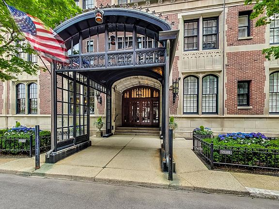 4th image of 1120 N Lake Shore Dr #16B