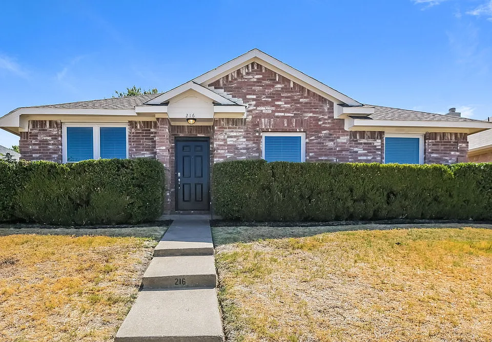 216 Rosewood Ln