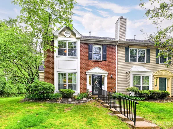 25 Sheffield Ct, North Brunswick, NJ 08902