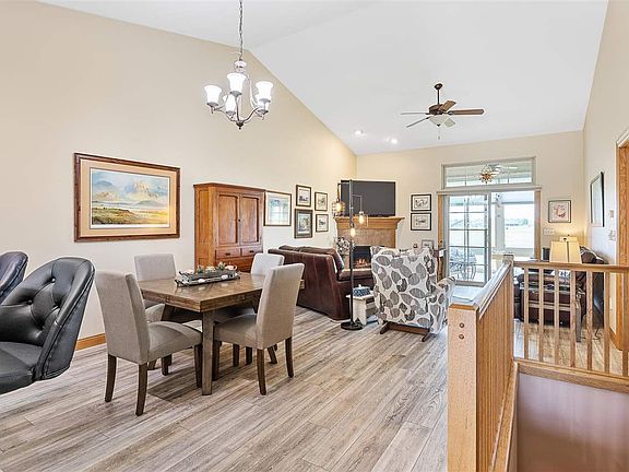 4th image of 255 E Tartan Dr