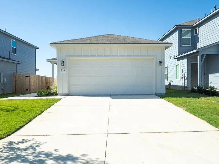 734 Bellamy Dr — Photo 1
