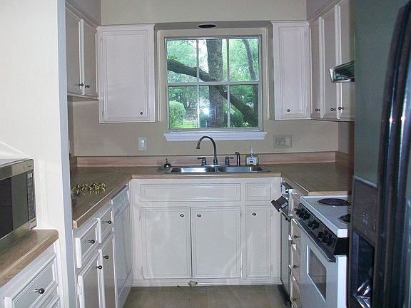 2nd image of 1422 Andra Ln
