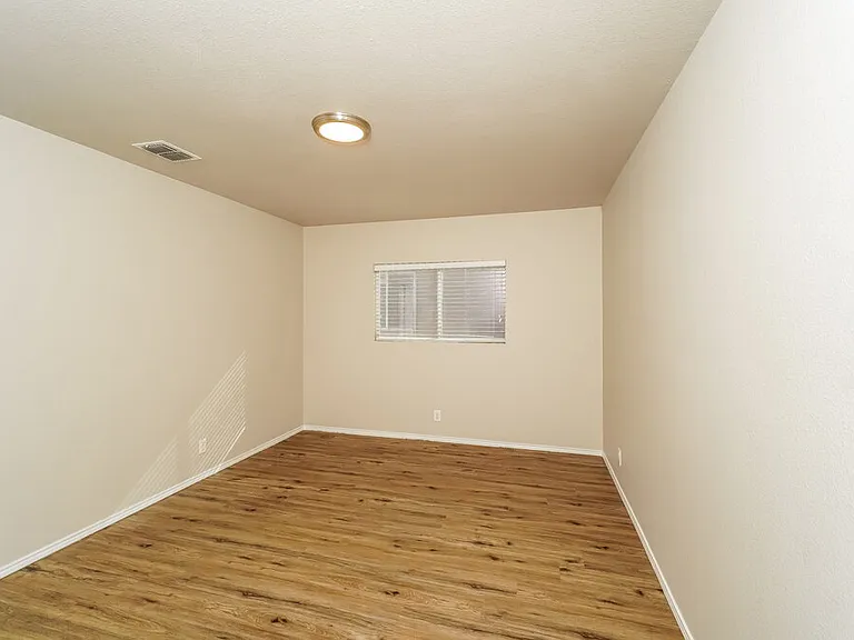 120 Bay Willow — Photo 13