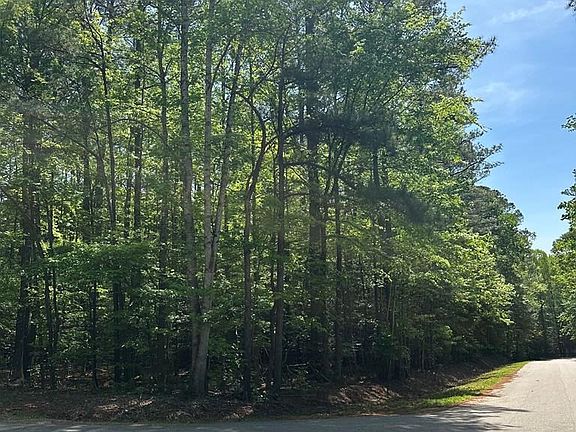 4th image of 73 Carriage Path Dr