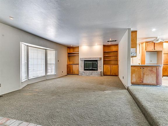 5th image of 1003 Flaming Oaks Dr