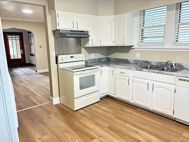 1635 Saint Marys Ave — Photo 9
