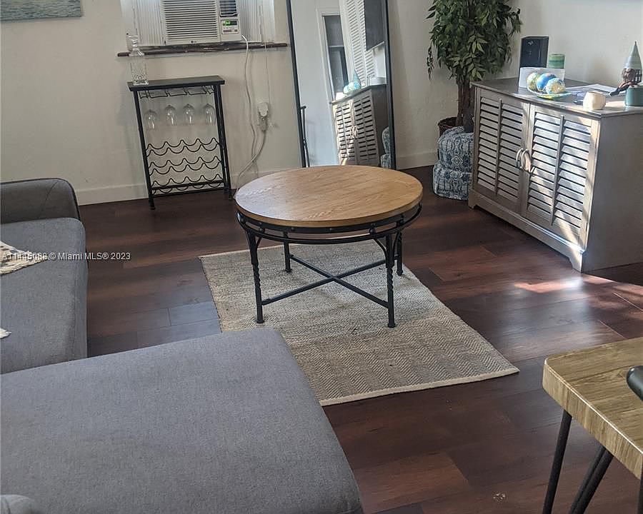 1st image of 7741 Hawthorne Ave #1