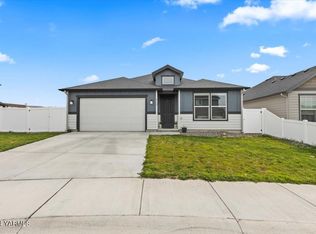 2118 Amber Loop, Yakima, WA 98901