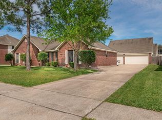 208 Meadow Gate Dr, League City, TX 77573