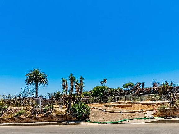 2nd image of 1033 Lachman Ln