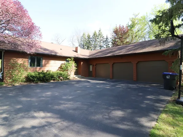 5081 Valley Heights Rd, Oshkosh, WI 54904