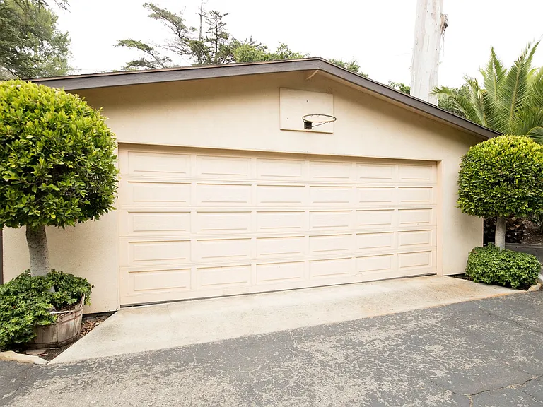 2604 Foothill Rd — Photo 41