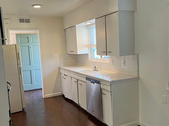 5th image of 1500 Tiverton Ave