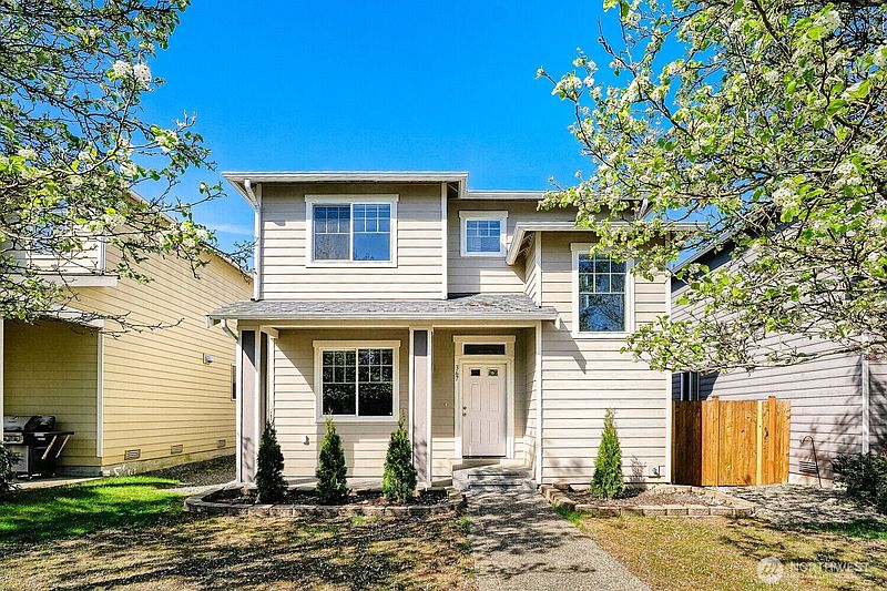 2nd image of 367 Graham Avenue NE