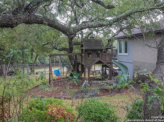 3rd image of 1306 W Oak Estates Dr