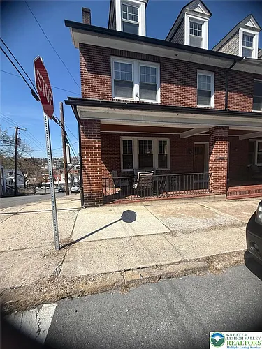 1132 Mahantongo St Photo 1