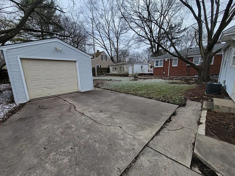 1207 W Springfield Ave — Photo 11