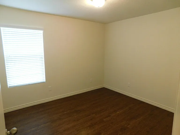 1519 Justin Loop #A — Photo 20