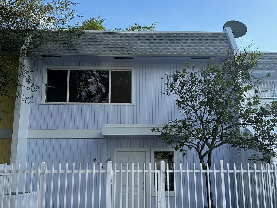 618 NW 11th St