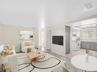 1005 E Avenue R APT 8, Palmdale, CA 93550