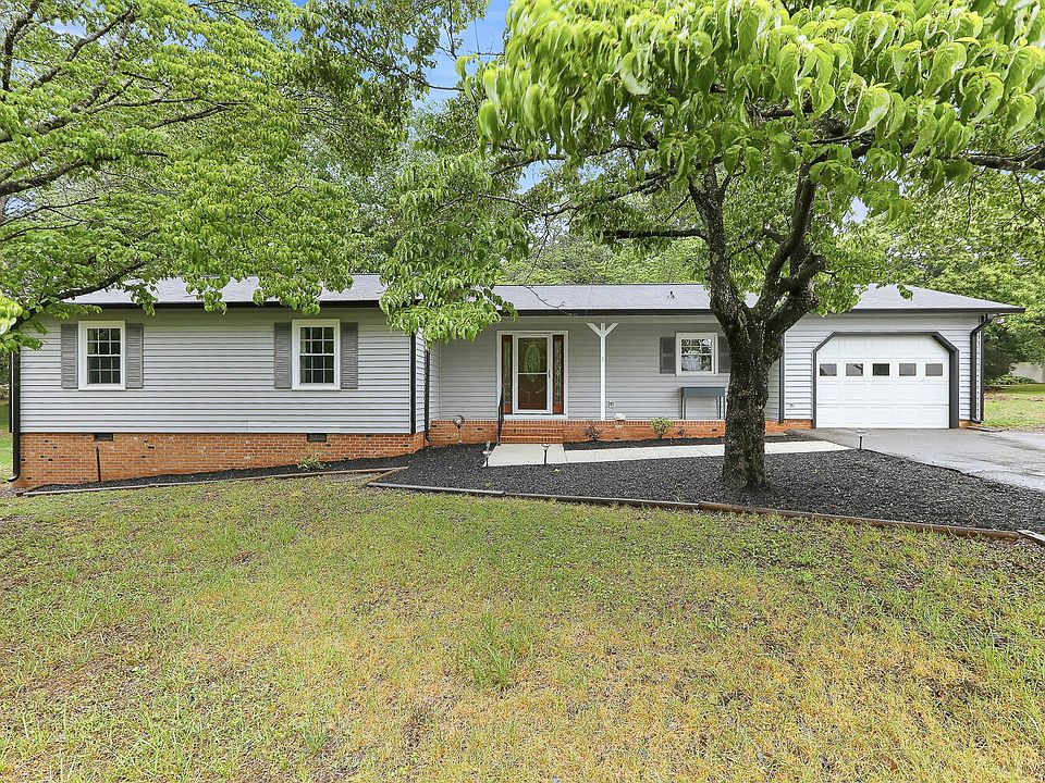 1st image of 301 Edgewater Dr