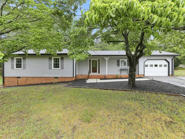 301 Edgewater Dr, Broadway, NC 27505