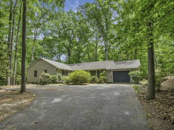 140 Holly Ln, Sanford, NC 27332
