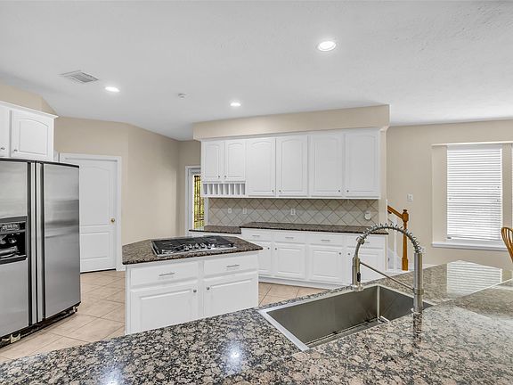4th image of 10419 Clubhouse Cir